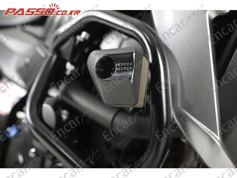Suzuki Gsx S 750 - фото 6