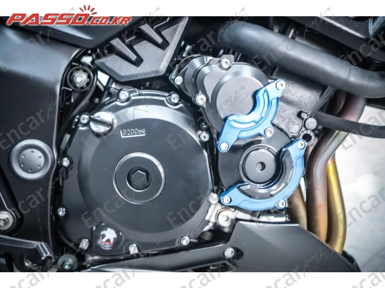 Suzuki Gsx S 750 - фото 4