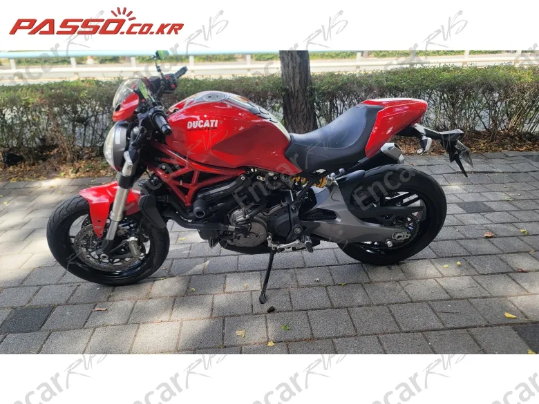 Ducati Monster 821 - фото 1
