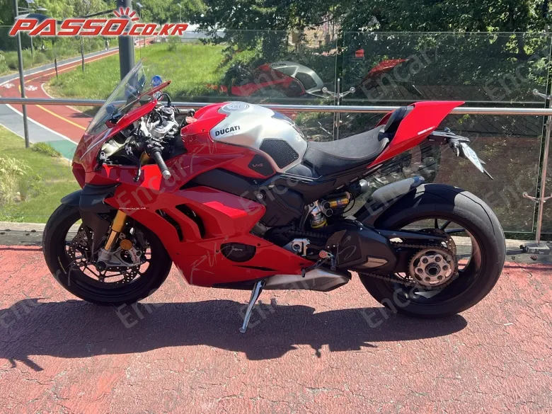 Ducati Panigale V4 S - фото 1