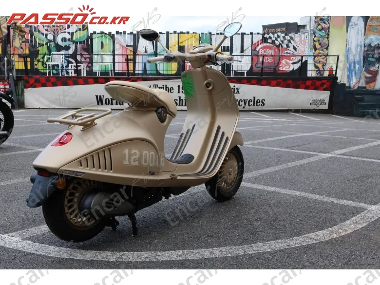 Vespa 946 Dragon - фото 1