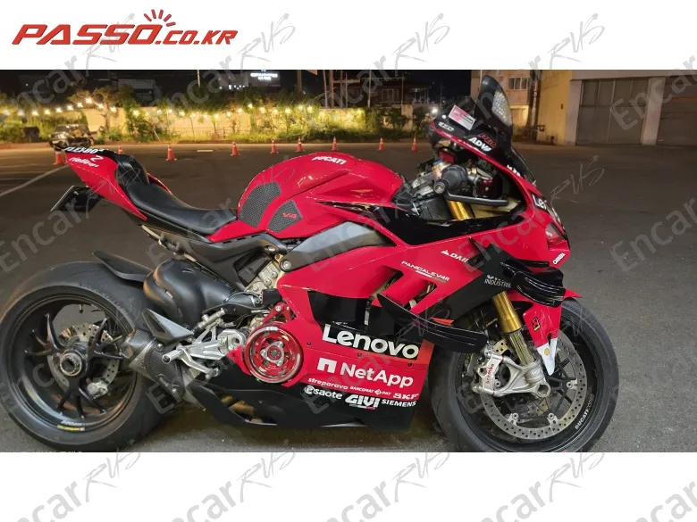 Ducati Panigale V4 S - фото 0