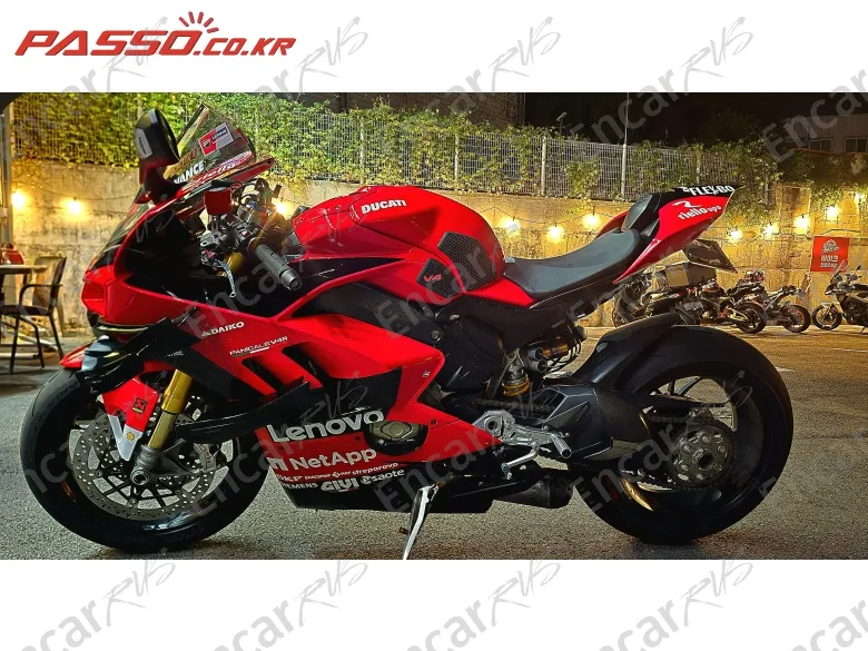 Ducati Panigale V4 S - фото 1