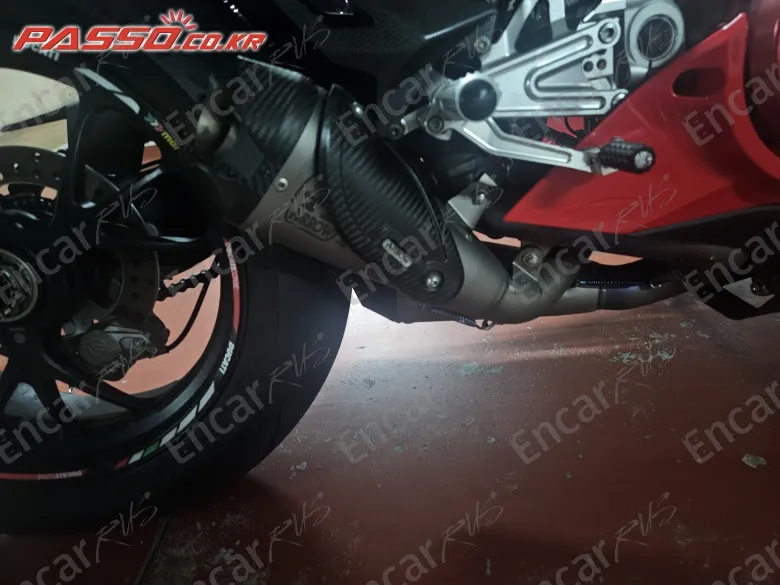Ducati Panigale V4 S - фото 6