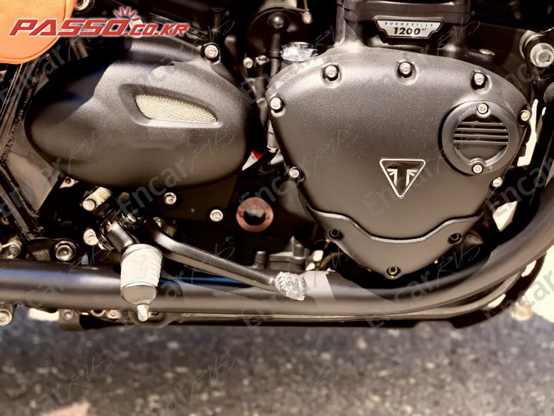 Triumph Bonneville T120 Black - фото 4