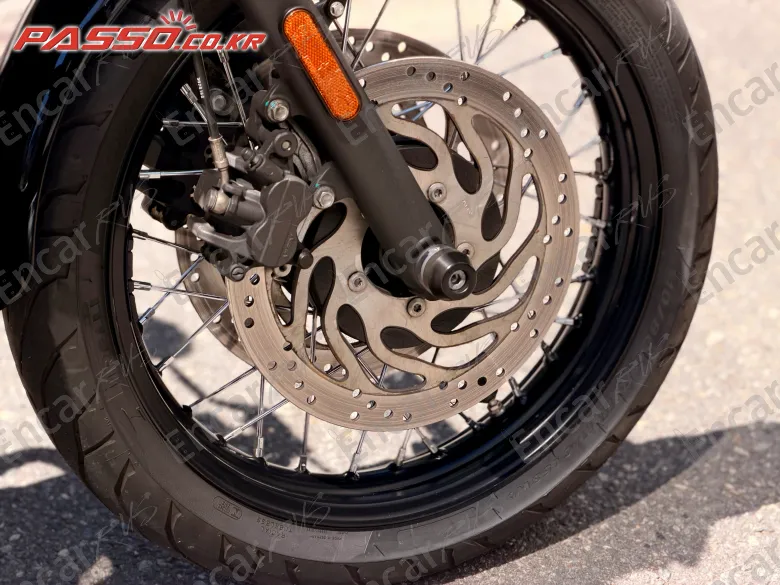 Triumph Bonneville T120 Black - фото 5