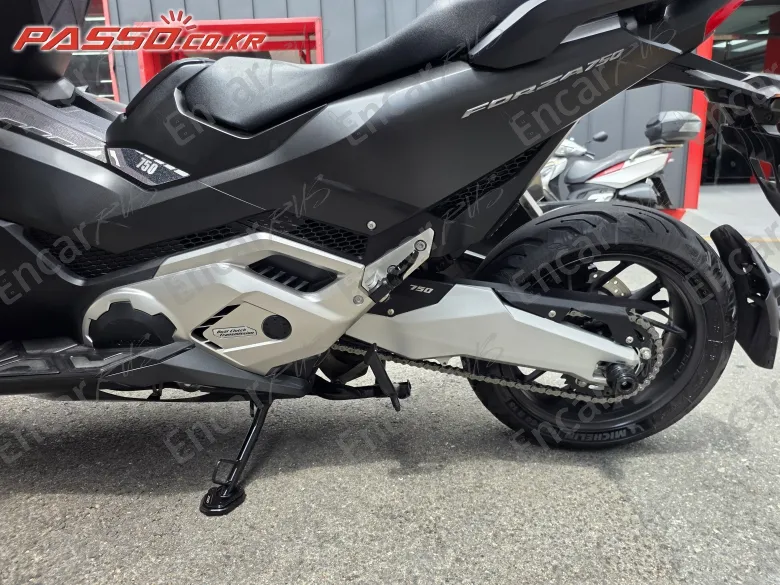 Honda Forza 750 - фото 4