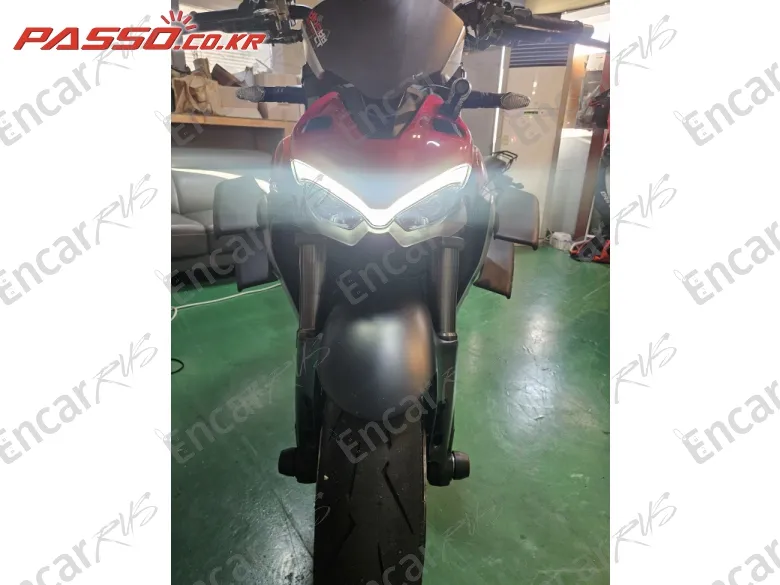 Ducati Streetfighter V2 - фото 6