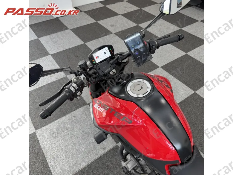 Ducati Monster 937 - фото 3
