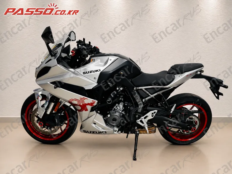 Suzuki Gsx 8 R - фото 1