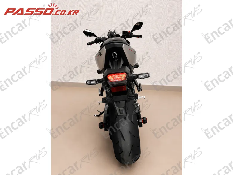 Suzuki Gsx 8 R - фото 2