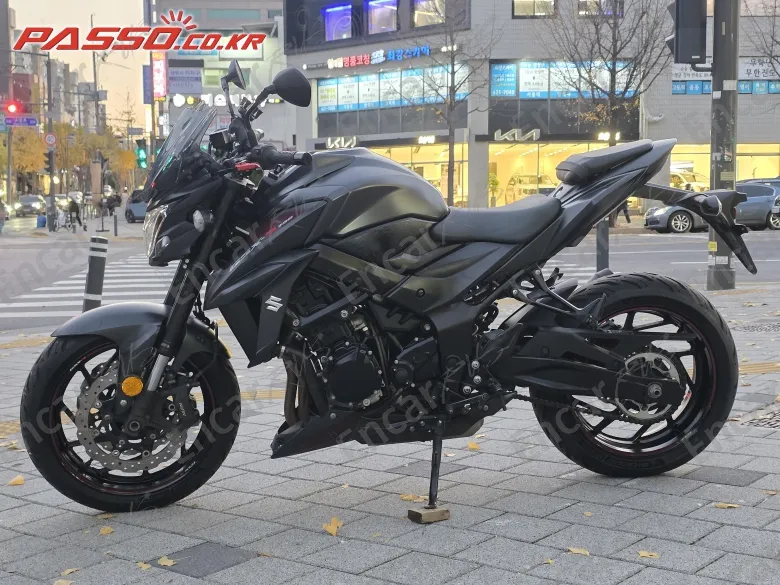 Suzuki Gsx S 750 - фото 1