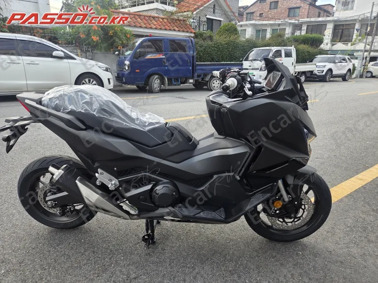 Honda Forza 750 - фото 0