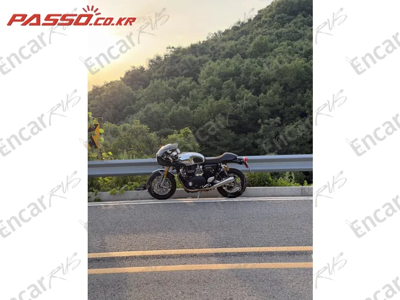 Triumph Thruxton Rs - фото 1