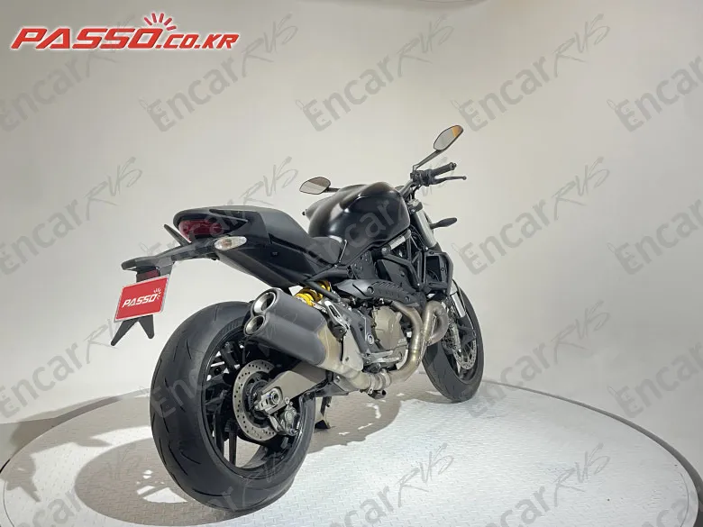 Ducati Monster 821 - фото 2