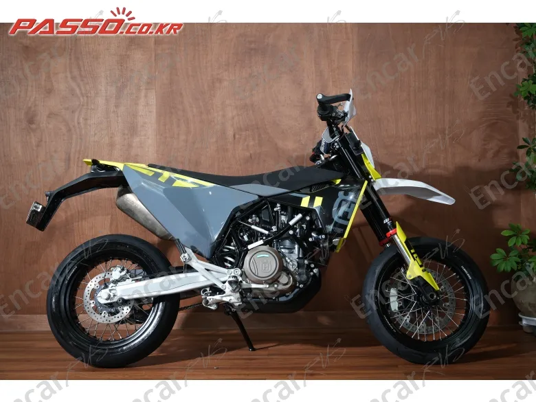 Husqvarna 701 Supermoto - фото 0