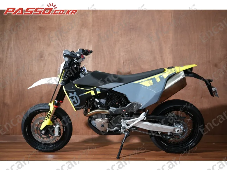 Husqvarna 701 Supermoto - фото 1