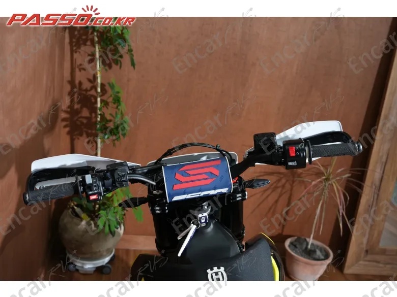 Husqvarna 701 Supermoto - фото 3