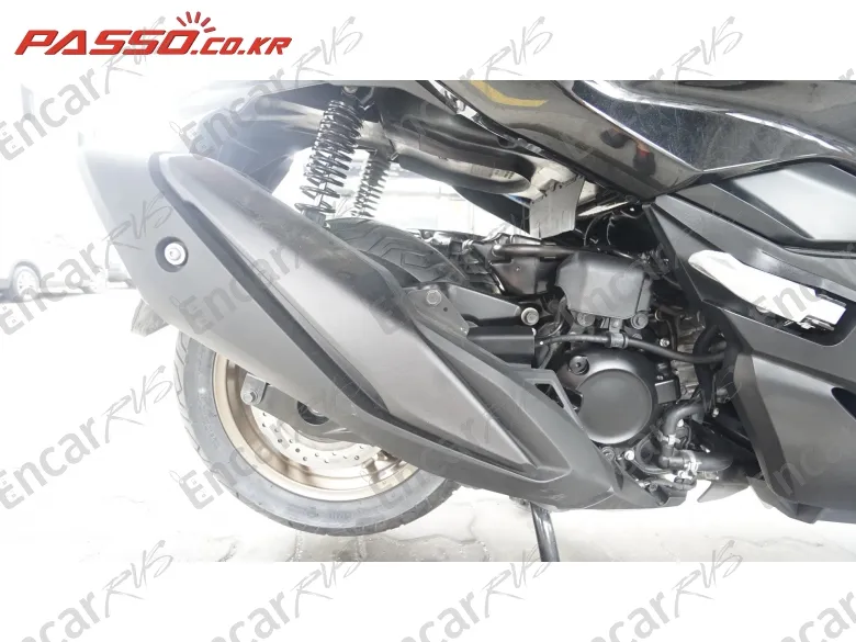 Honda Forza 350 - фото 6