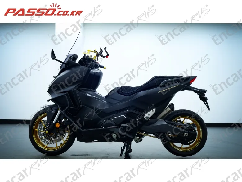 Honda Forza 750 - фото 1
