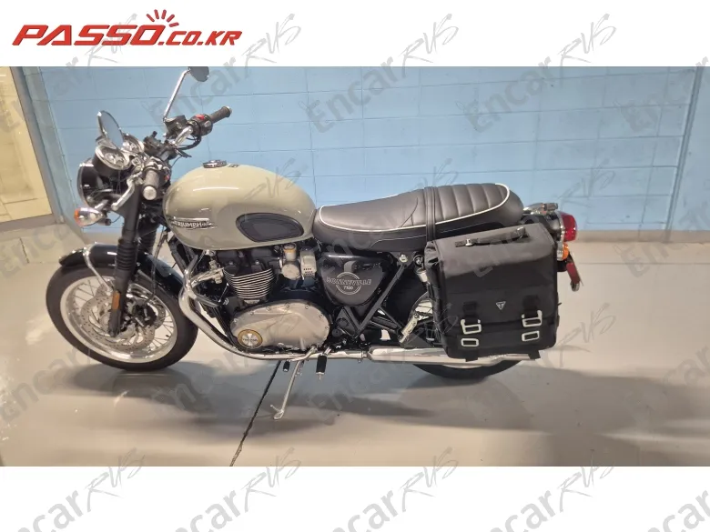 Triumph Bonneville T120 - фото 1