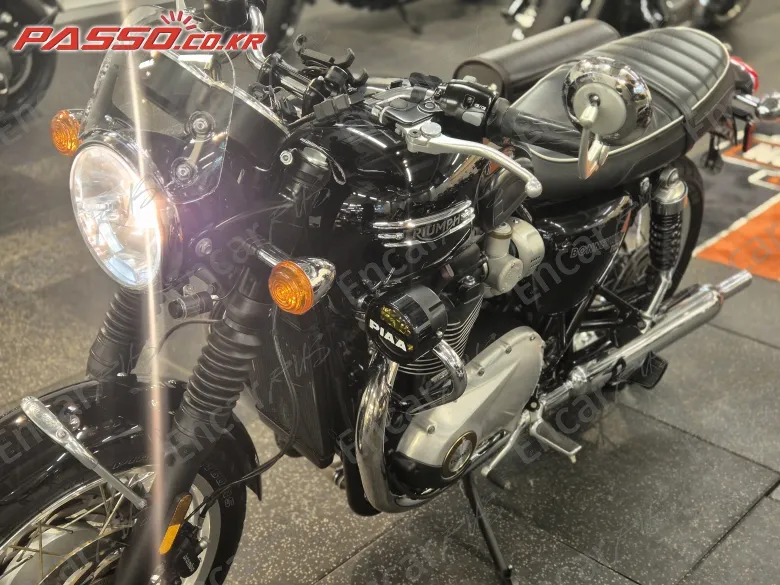Triumph Bonneville T100 - фото 1