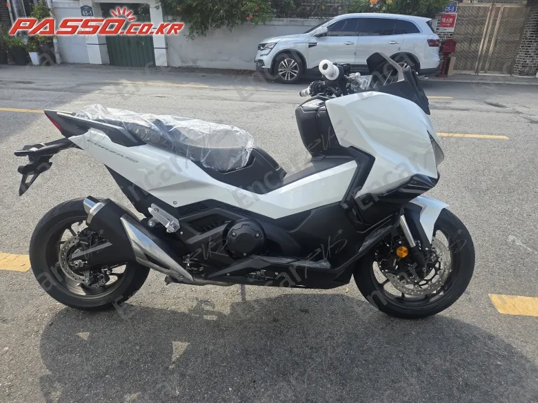 Honda Forza 750 - фото 0