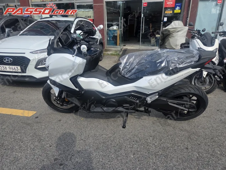 Honda Forza 750 - фото 1