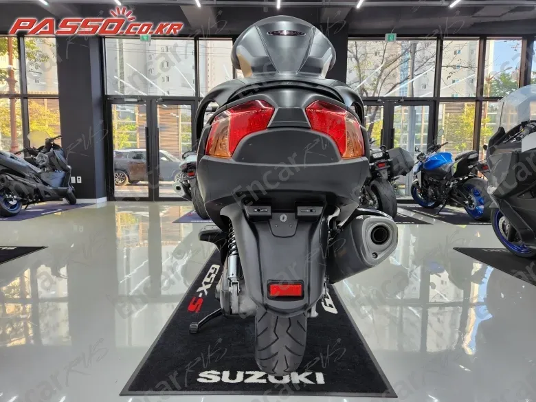 Suzuki Burgman 650 Executive - фото 2